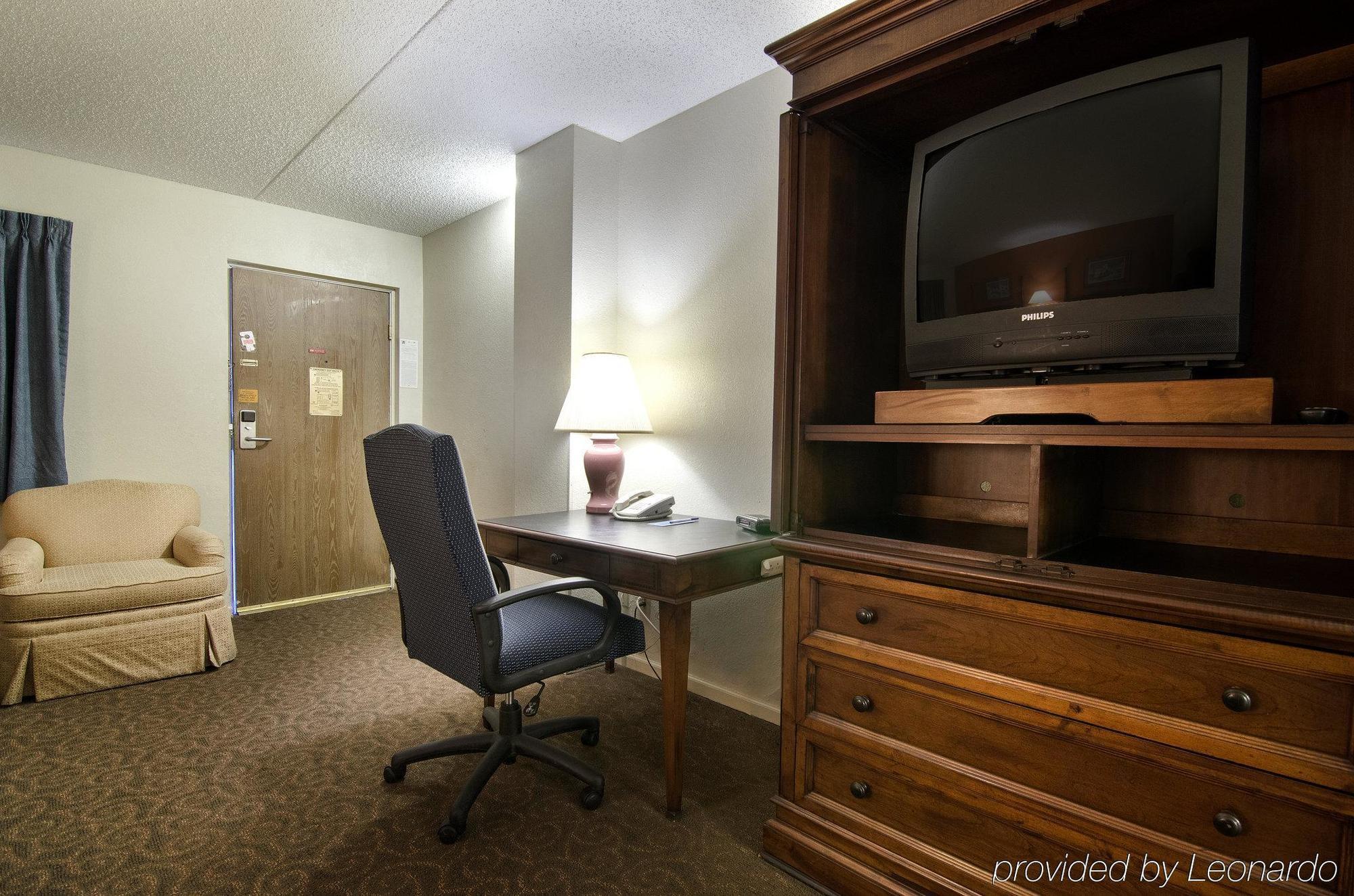 America'S Best Inn And Suites 임포리아 외부 사진