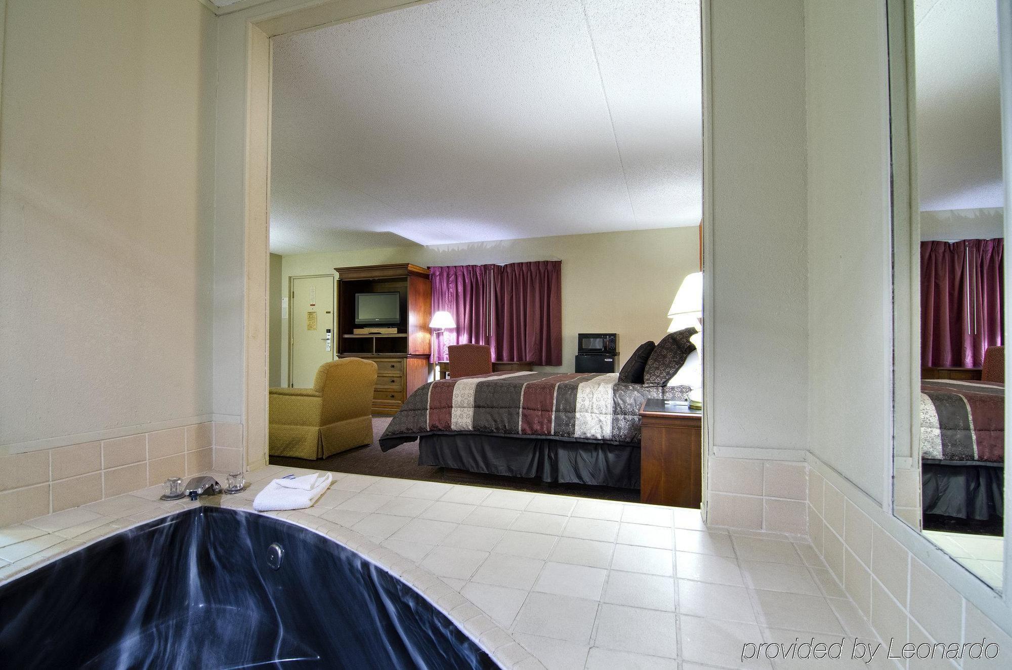America'S Best Inn And Suites 임포리아 외부 사진