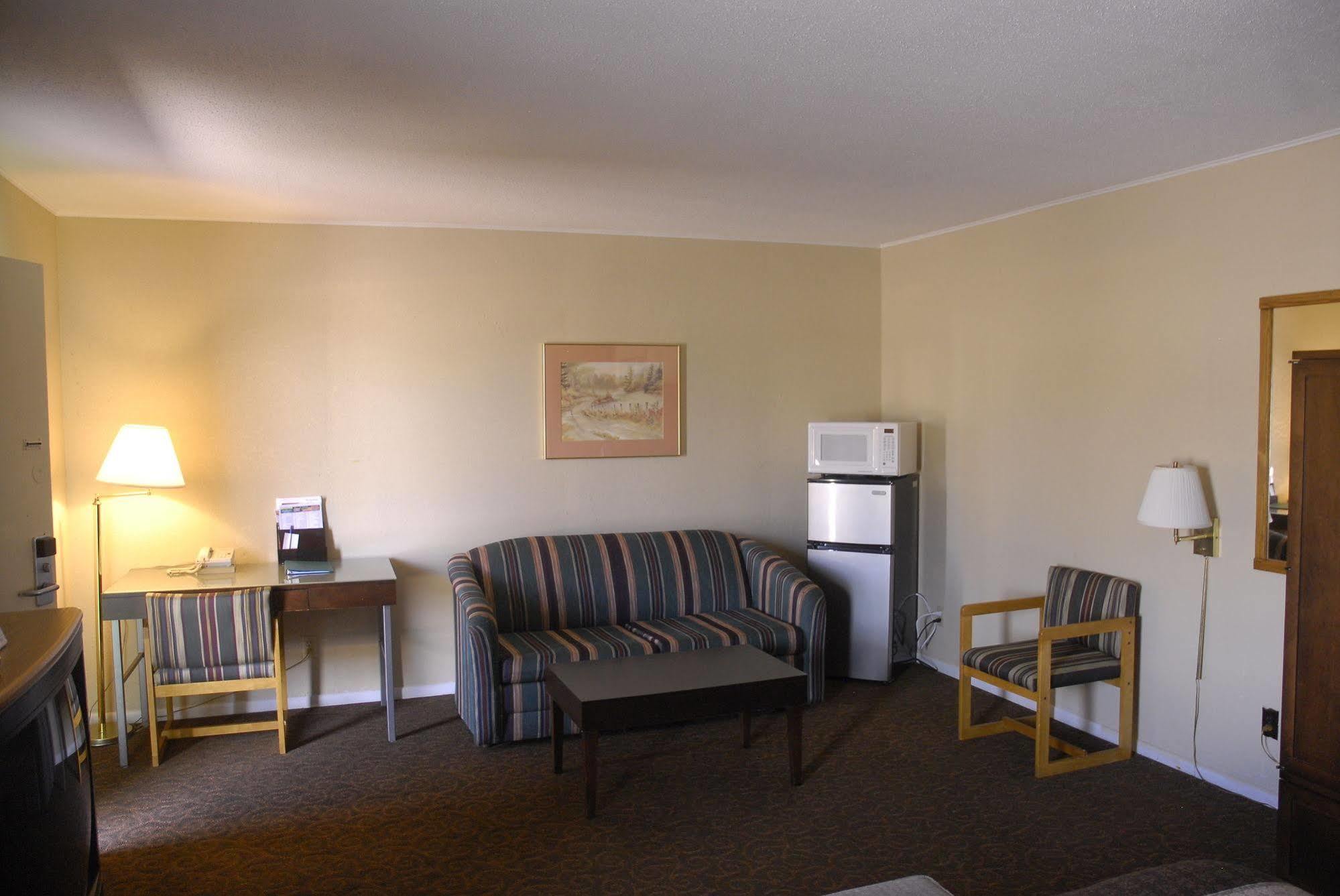 America'S Best Inn And Suites 임포리아 외부 사진