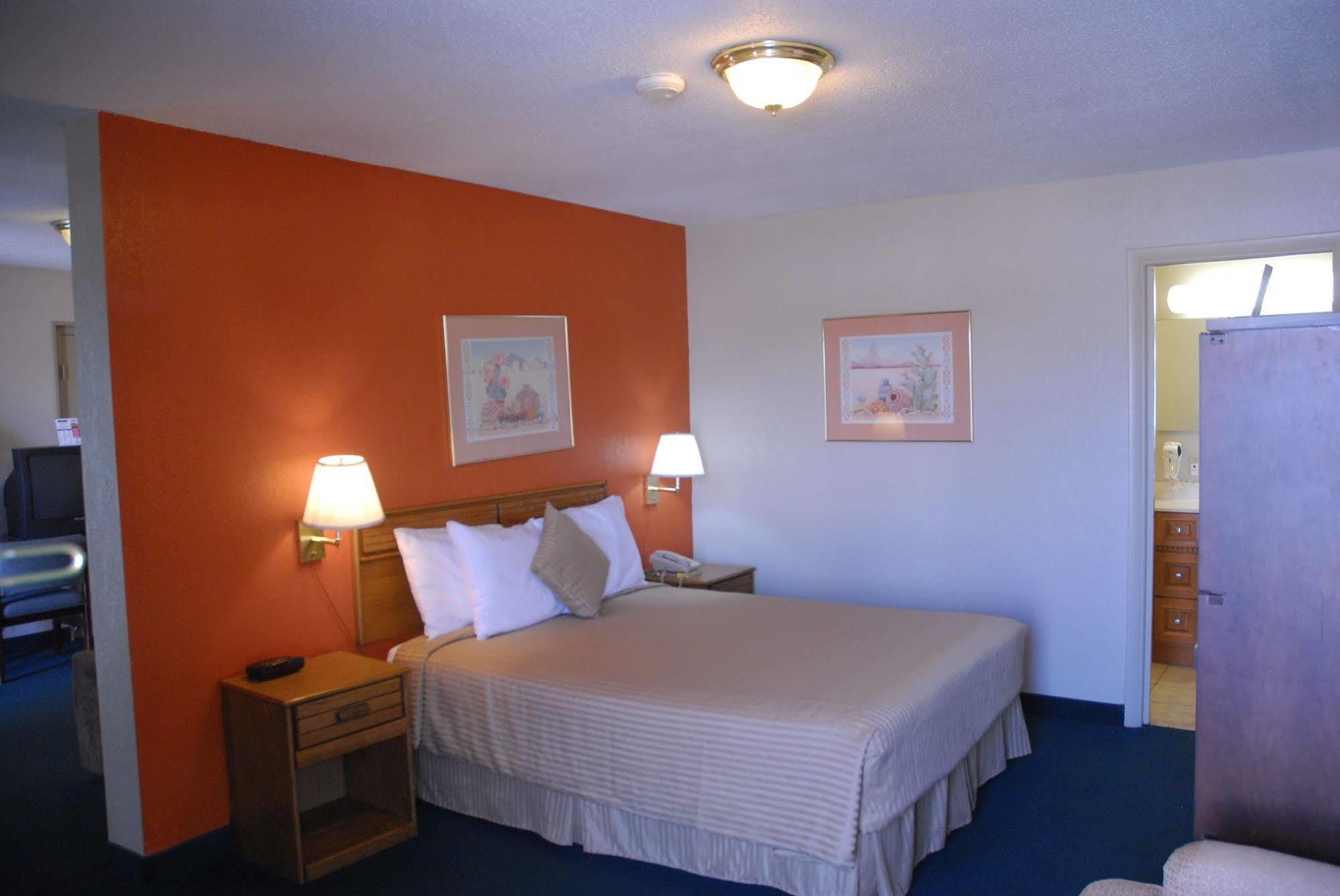 America'S Best Inn And Suites 임포리아 외부 사진