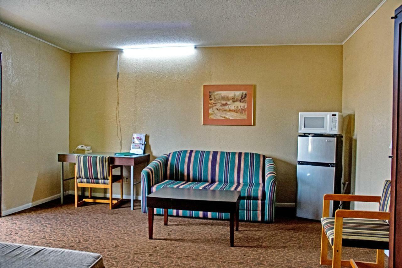 America'S Best Inn And Suites 임포리아 외부 사진